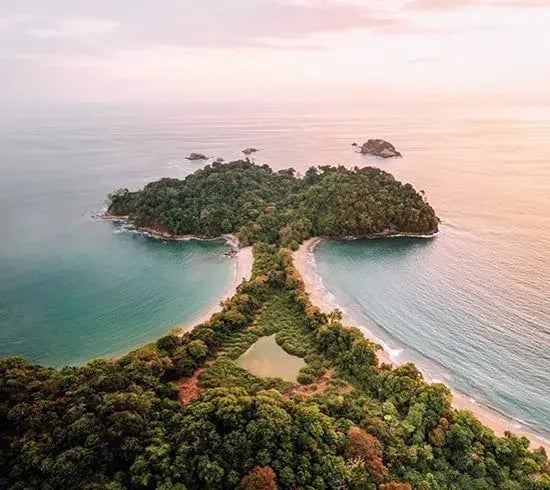 Manuel-Antonio-National-Park-Tour-1-550x490