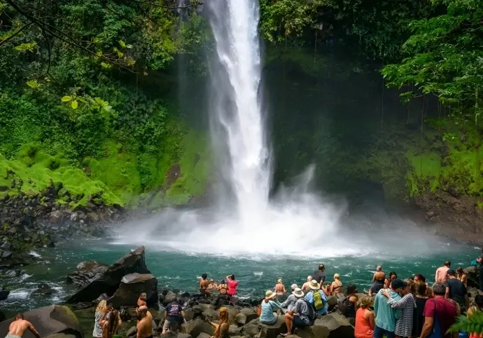 monteverde-night-tour-group-exploring-700x490