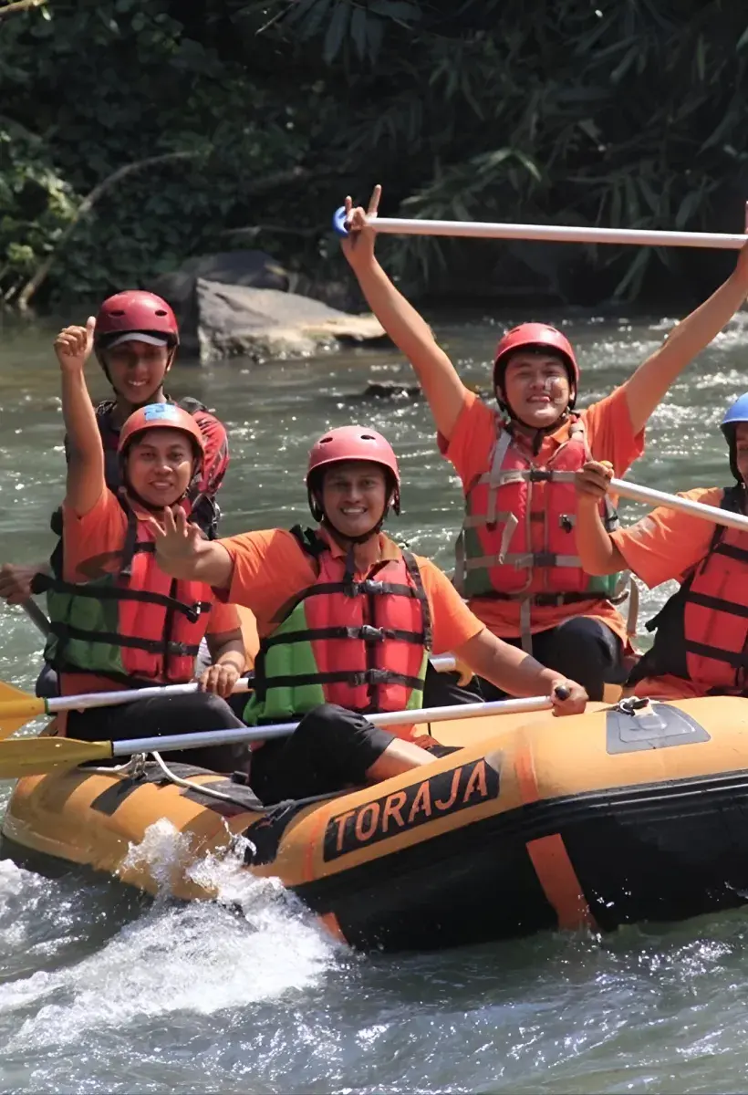 river_rafting-tour-costa-rica-group-paddling
